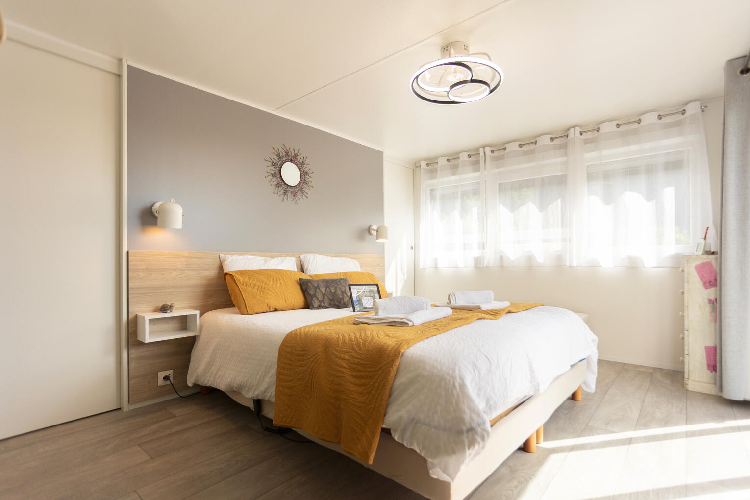 Chambre double Chambre parentale, chaleureuse et lumineuse